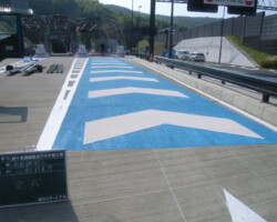 樹脂系すべり止め舗装RPN-401 ETCレーン Wゼブラ